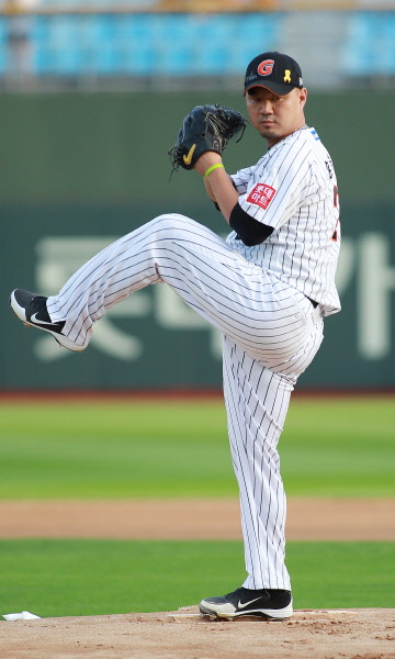 선발등판한 송승준 선수의 역투